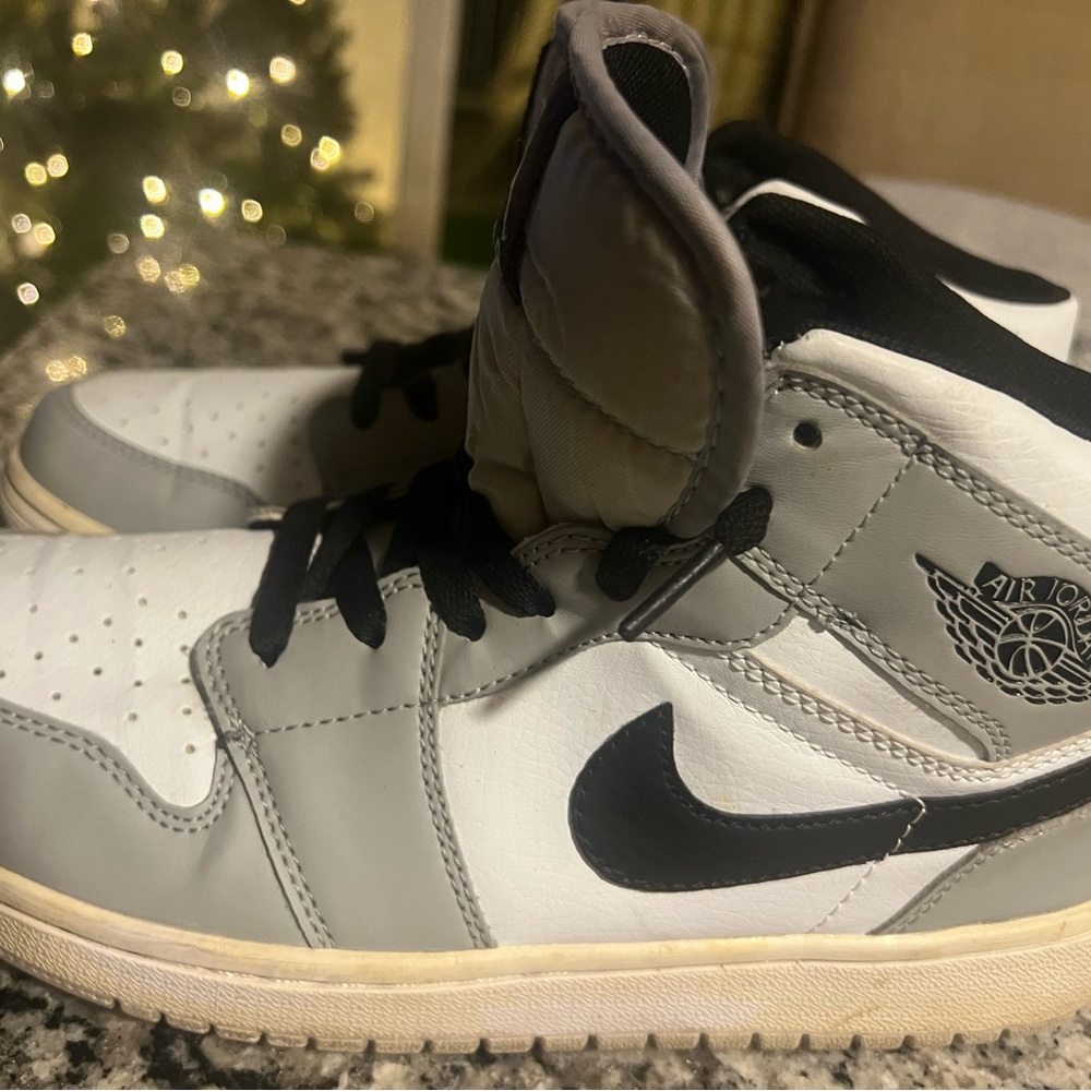 Women’s Air Jordan High-Tops (Sz.8) and Sweatshirt